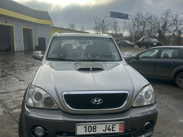 Серый Хендай Терракан, объемом двигателя 0 л и пробегом 347 тыс. км за 3100 $, фото 1 на Automoto.ua