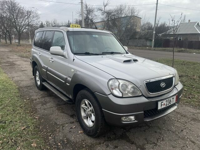 Серый Хендай Терракан, объемом двигателя 2.9 л и пробегом 260 тыс. км за 3500 $, фото 1 на Automoto.ua