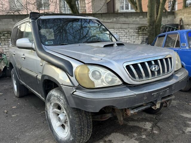 Серый Хендай Терракан, объемом двигателя 2.9 л и пробегом 200 тыс. км за 2600 $, фото 1 на Automoto.ua