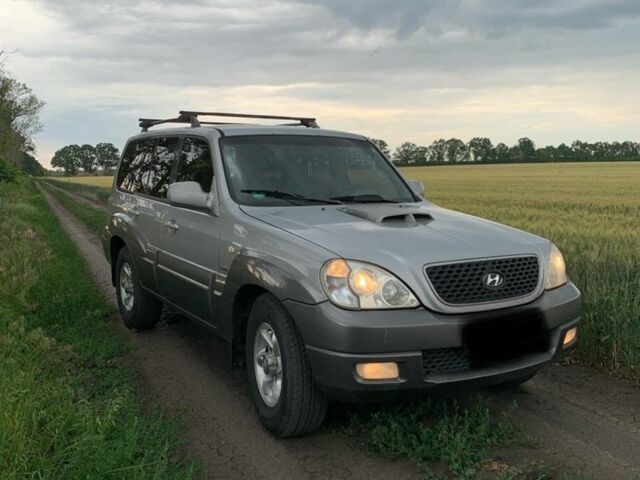 Серый Хендай Терракан, объемом двигателя 2.9 л и пробегом 260 тыс. км за 4000 $, фото 1 на Automoto.ua