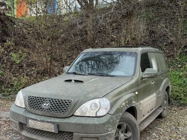 Серый Хендай Терракан, объемом двигателя 0 л и пробегом 200 тыс. км за 2200 $, фото 1 на Automoto.ua