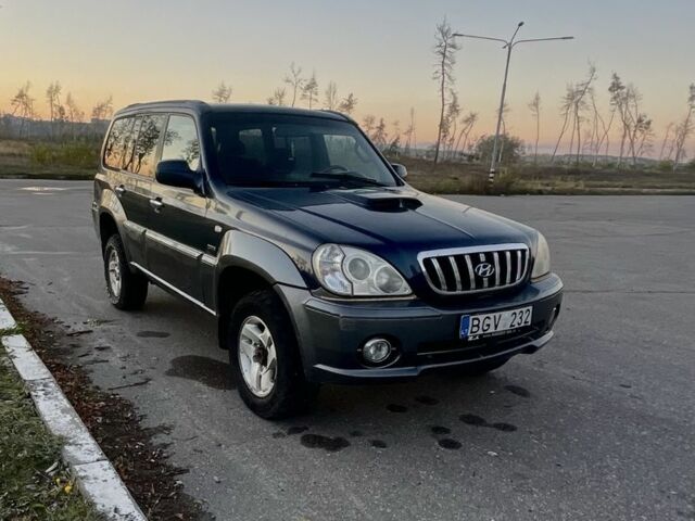 Синий Хендай Терракан, объемом двигателя 2.9 л и пробегом 300 тыс. км за 3300 $, фото 1 на Automoto.ua