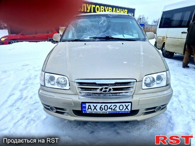 Бежевый Хендай Траджет, объемом двигателя 2 л и пробегом 24400 тыс. км за 4500 $, фото 1 на Automoto.ua