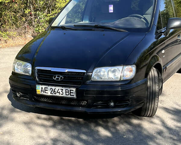 Чорний Хендай Траджет, об'ємом двигуна 2 л та пробігом 217 тис. км за 4600 $, фото 1 на Automoto.ua