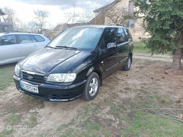 Черный Хендай Траджет, объемом двигателя 2 л и пробегом 350 тыс. км за 3500 $, фото 1 на Automoto.ua