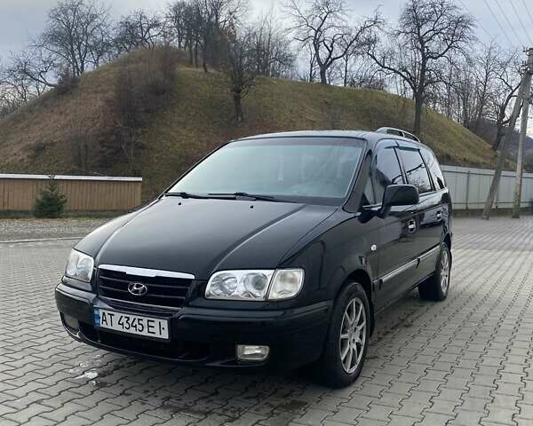 Черный Хендай Траджет, объемом двигателя 2.7 л и пробегом 320 тыс. км за 4500 $, фото 1 на Automoto.ua