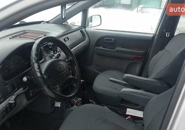 Сірий Хендай Траджет, об'ємом двигуна 2 л та пробігом 457 тис. км за 4500 $, фото 1 на Automoto.ua