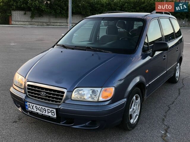 Синий Хендай Траджет, объемом двигателя 2 л и пробегом 382 тыс. км за 2600 $, фото 1 на Automoto.ua