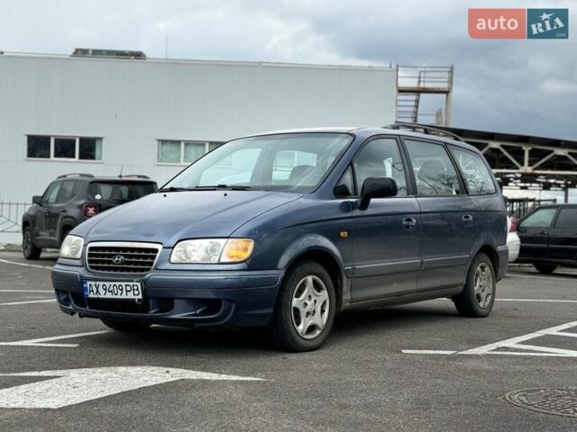 Синий Хендай Траджет, объемом двигателя 2 л и пробегом 380 тыс. км за 2500 $, фото 1 на Automoto.ua