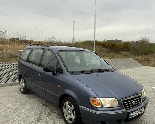 Синий Хендай Траджет, объемом двигателя 2 л и пробегом 300 тыс. км за 2100 $, фото 1 на Automoto.ua