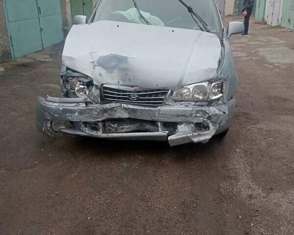 Синий Хендай Траджет, объемом двигателя 2 л и пробегом 250 тыс. км за 2400 $, фото 1 на Automoto.ua