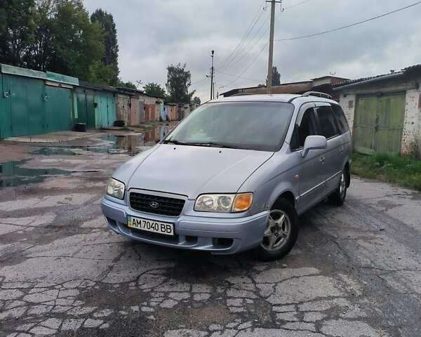 Синий Хендай Траджет, объемом двигателя 2 л и пробегом 300 тыс. км за 3900 $, фото 1 на Automoto.ua