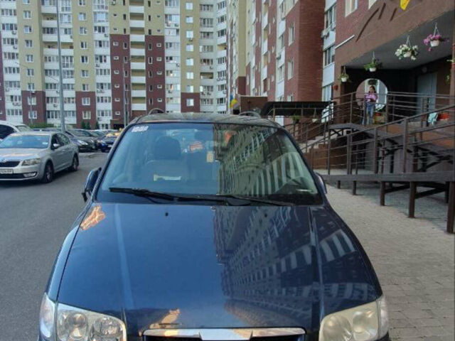 Синий Хендай Траджет, объемом двигателя 2 л и пробегом 286 тыс. км за 3282 $, фото 1 на Automoto.ua