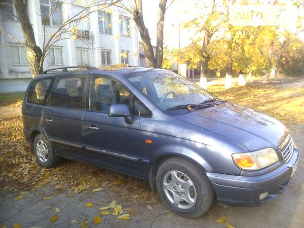 Синій Хендай Траджет, об'ємом двигуна 2 л та пробігом 1000 тис. км за 8100 $, фото 1 на Automoto.ua