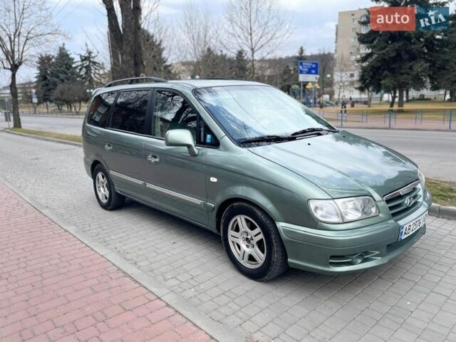 Зеленый Хендай Траджет, объемом двигателя 2 л и пробегом 250 тыс. км за 3700 $, фото 1 на Automoto.ua