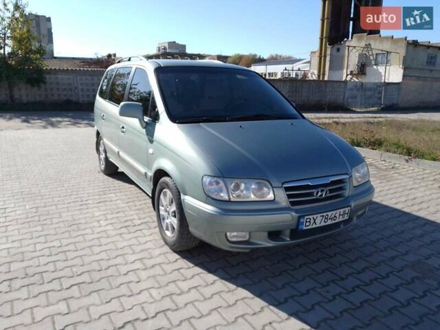 Зелений Хендай Траджет, об'ємом двигуна 2 л та пробігом 305 тис. км за 4800 $, фото 1 на Automoto.ua
