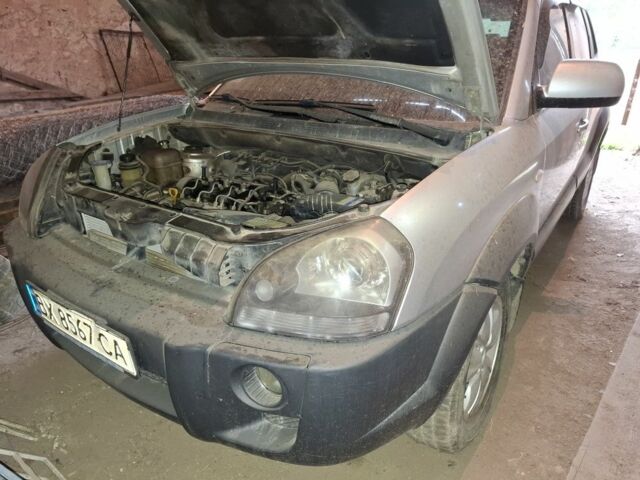 Белый Хендай Туксон, объемом двигателя 2 л и пробегом 500 тыс. км за 7937 $, фото 1 на Automoto.ua