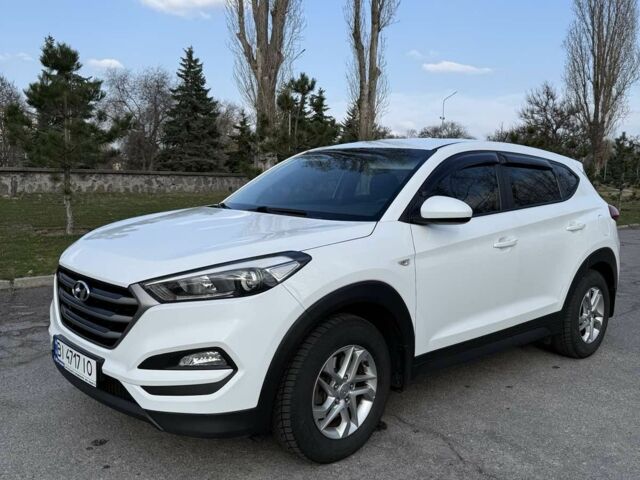 Белый Хендай Туксон, объемом двигателя 2 л и пробегом 90 тыс. км за 17200 $, фото 1 на Automoto.ua