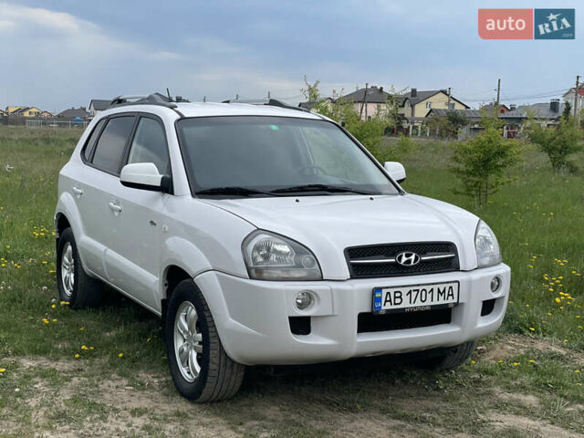 Білий Хендай Туксон, об'ємом двигуна 1.99 л та пробігом 139 тис. км за 9750 $, фото 1 на Automoto.ua