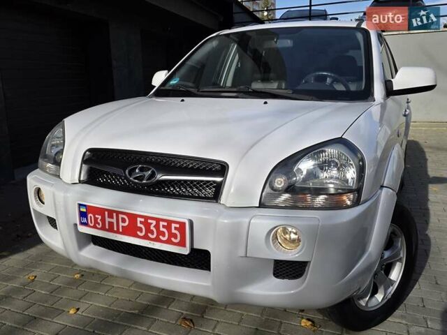 Хендай Туксон 2009 в Тернополе на Automoto.ua Белый Хендай Туксон, объемом двигателя 2 л и пробегом 212 тыс. км за 7350 $, фото 1 на Automoto.ua