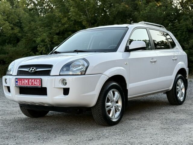 Белый Хендай Туксон, объемом двигателя 2 л и пробегом 163 тыс. км за 8700 $, фото 1 на Automoto.ua