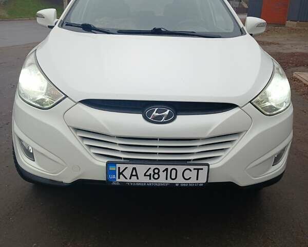 Хендай Туксон 2010 в Золотоноше на Automoto.ua Белый Хендай Туксон, объемом двигателя 2 л и пробегом 130 тыс. км за 10500 $, фото 1 на Automoto.ua