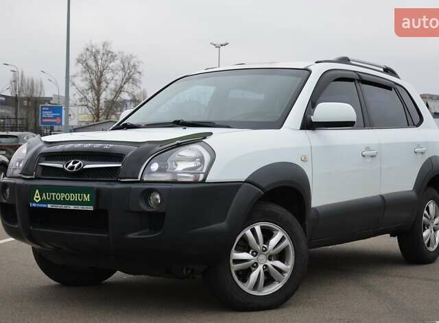 Білий Хендай Туксон, об'ємом двигуна 1.98 л та пробігом 186 тис. км за 8777 $, фото 1 на Automoto.ua