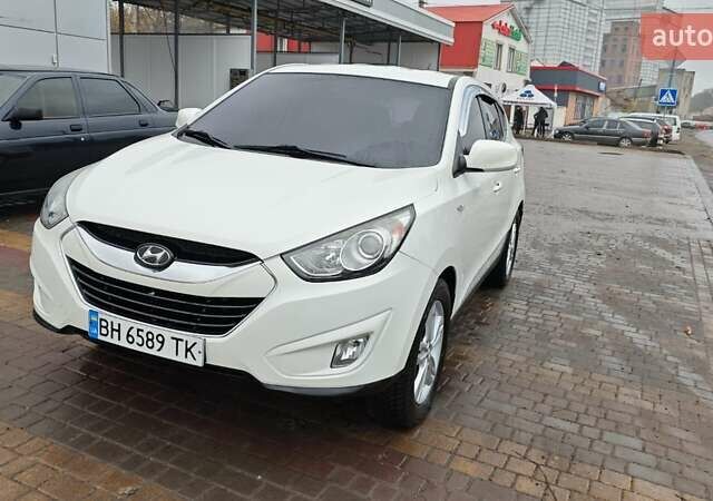 Білий Хендай Туксон, об'ємом двигуна 2 л та пробігом 220 тис. км за 12500 $, фото 1 на Automoto.ua