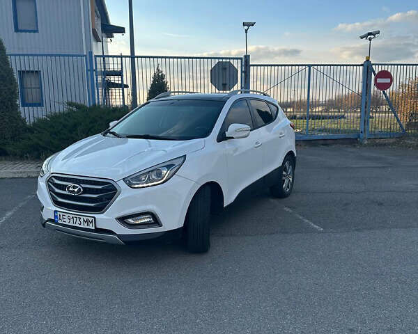 Белый Хендай Туксон, объемом двигателя 2 л и пробегом 182 тыс. км за 14900 $, фото 1 на Automoto.ua