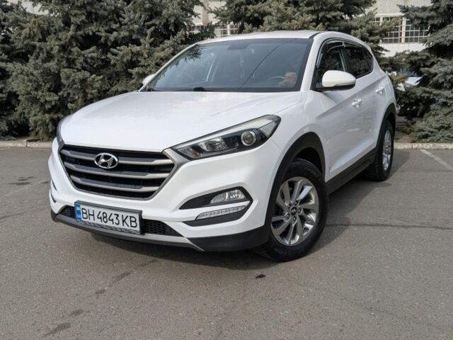 Белый Хендай Туксон, объемом двигателя 2 л и пробегом 203 тыс. км за 16500 $, фото 1 на Automoto.ua