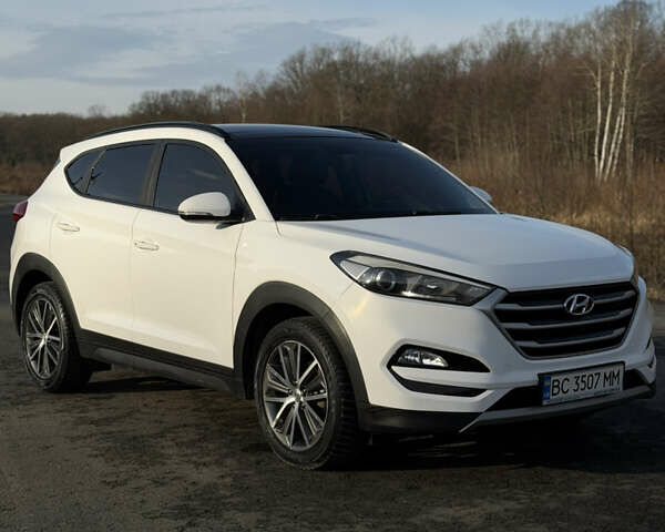 Белый Хендай Туксон, объемом двигателя 2 л и пробегом 184 тыс. км за 19700 $, фото 1 на Automoto.ua