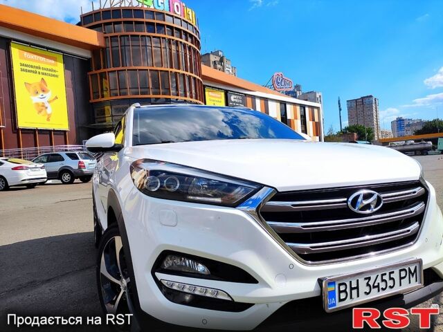 Белый Хендай Туксон, объемом двигателя 2 л и пробегом 230 тыс. км за 17500 $, фото 1 на Automoto.ua
