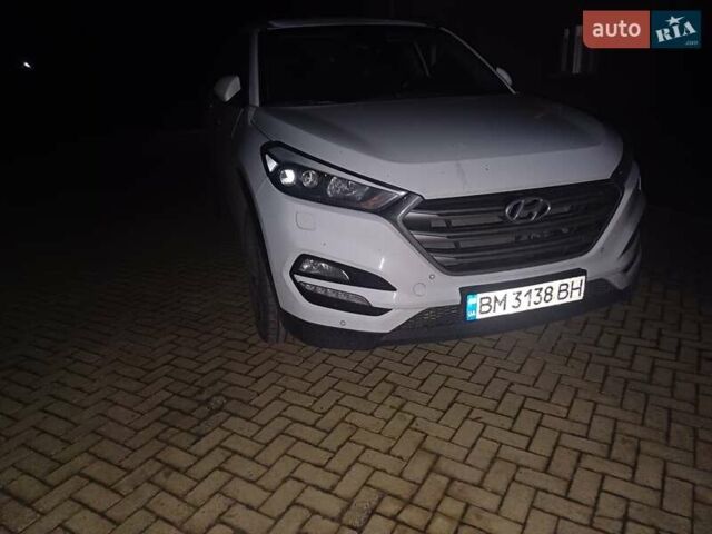 Белый Хендай Туксон, объемом двигателя 2 л и пробегом 110 тыс. км за 20700 $, фото 1 на Automoto.ua