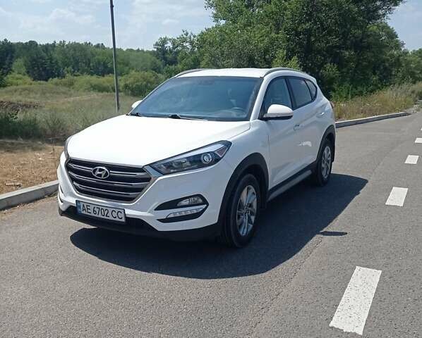 Белый Хендай Туксон, объемом двигателя 2 л и пробегом 90 тыс. км за 18550 $, фото 1 на Automoto.ua