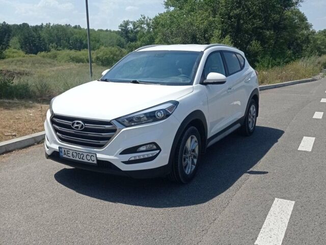 Белый Хендай Туксон, объемом двигателя 2 л и пробегом 90 тыс. км за 17250 $, фото 1 на Automoto.ua