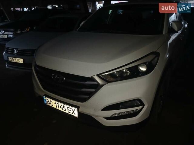 Белый Хендай Туксон, объемом двигателя 2 л и пробегом 41 тыс. км за 18300 $, фото 1 на Automoto.ua