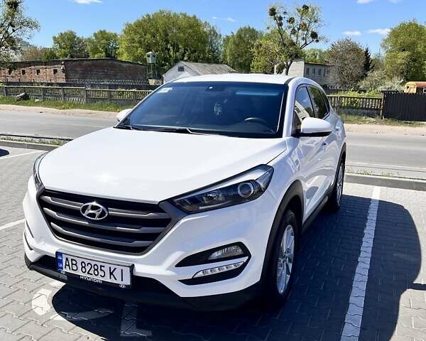Білий Хендай Туксон, об'ємом двигуна 2 л та пробігом 156 тис. км за 17500 $, фото 1 на Automoto.ua
