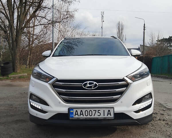 Белый Хендай Туксон, объемом двигателя 2 л и пробегом 68 тыс. км за 27000 $, фото 1 на Automoto.ua