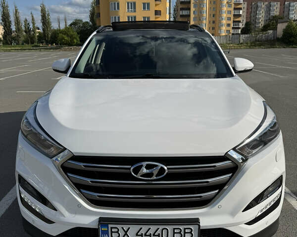 Білий Хендай Туксон, об'ємом двигуна 2 л та пробігом 64 тис. км за 25700 $, фото 1 на Automoto.ua