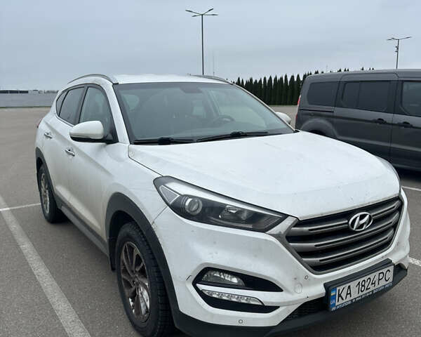 Белый Хендай Туксон, объемом двигателя 2 л и пробегом 110 тыс. км за 17900 $, фото 1 на Automoto.ua