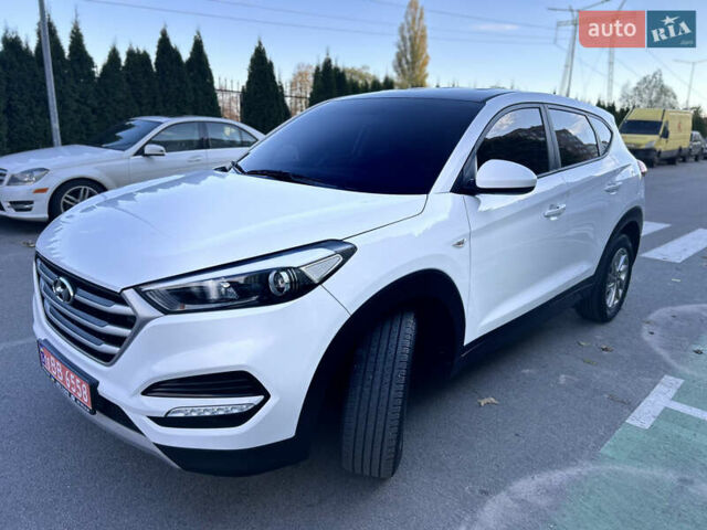 Хендай Туксон 2018 в Киеве на Automoto.ua Белый Хендай Туксон, объемом двигателя 2 л и пробегом 143 тыс. км за 19600 $, фото 1 на Automoto.ua