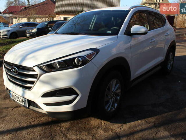 Белый Хендай Туксон, объемом двигателя 2 л и пробегом 120 тыс. км за 18500 $, фото 1 на Automoto.ua