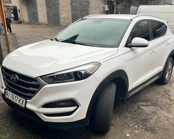 Белый Хендай Туксон, объемом двигателя 2 л и пробегом 96 тыс. км за 16900 $, фото 1 на Automoto.ua