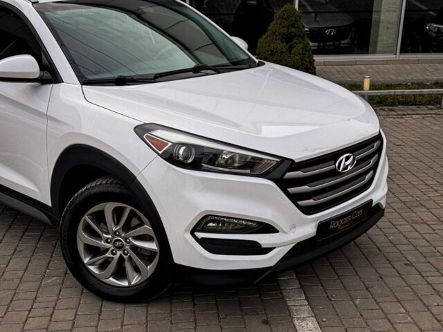 Белый Хендай Туксон, объемом двигателя 2 л и пробегом 90 тыс. км за 13800 $, фото 1 на Automoto.ua
