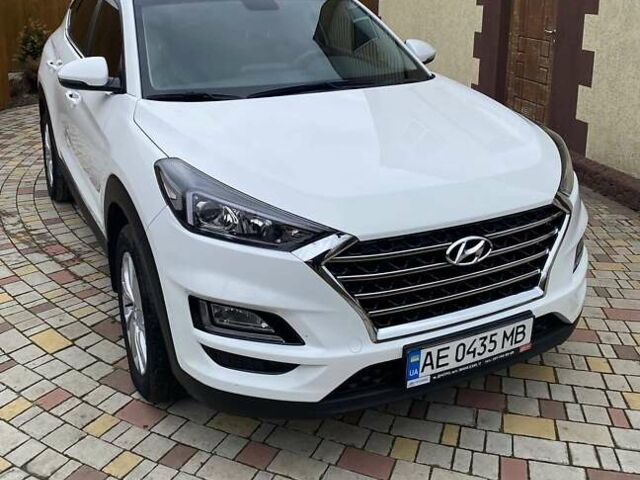 Белый Хендай Туксон, объемом двигателя 2 л и пробегом 43 тыс. км за 23300 $, фото 1 на Automoto.ua