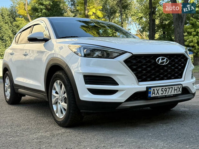 Белый Хендай Туксон, объемом двигателя 2 л и пробегом 55 тыс. км за 21000 $, фото 1 на Automoto.ua