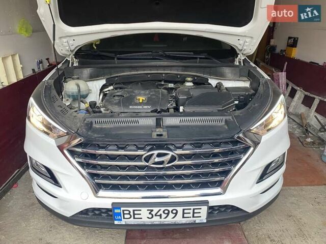 Білий Хендай Туксон, об'ємом двигуна 2 л та пробігом 40 тис. км за 20700 $, фото 1 на Automoto.ua