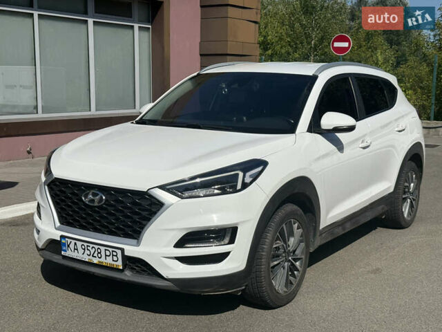 Белый Хендай Туксон, объемом двигателя 2 л и пробегом 167 тыс. км за 22499 $, фото 1 на Automoto.ua