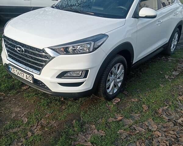 Белый Хендай Туксон, объемом двигателя 2 л и пробегом 43 тыс. км за 24000 $, фото 1 на Automoto.ua