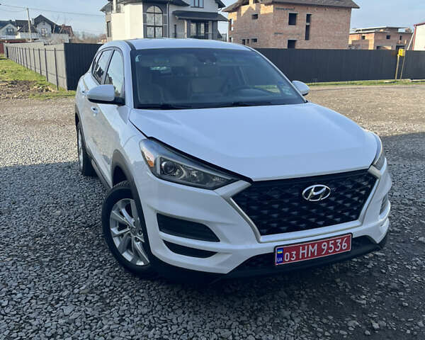 Белый Хендай Туксон, объемом двигателя 2 л и пробегом 148 тыс. км за 17850 $, фото 1 на Automoto.ua